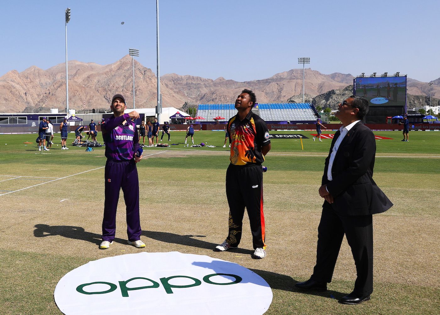 Kyle Coetzer flips the coin as Assad Vala looks on