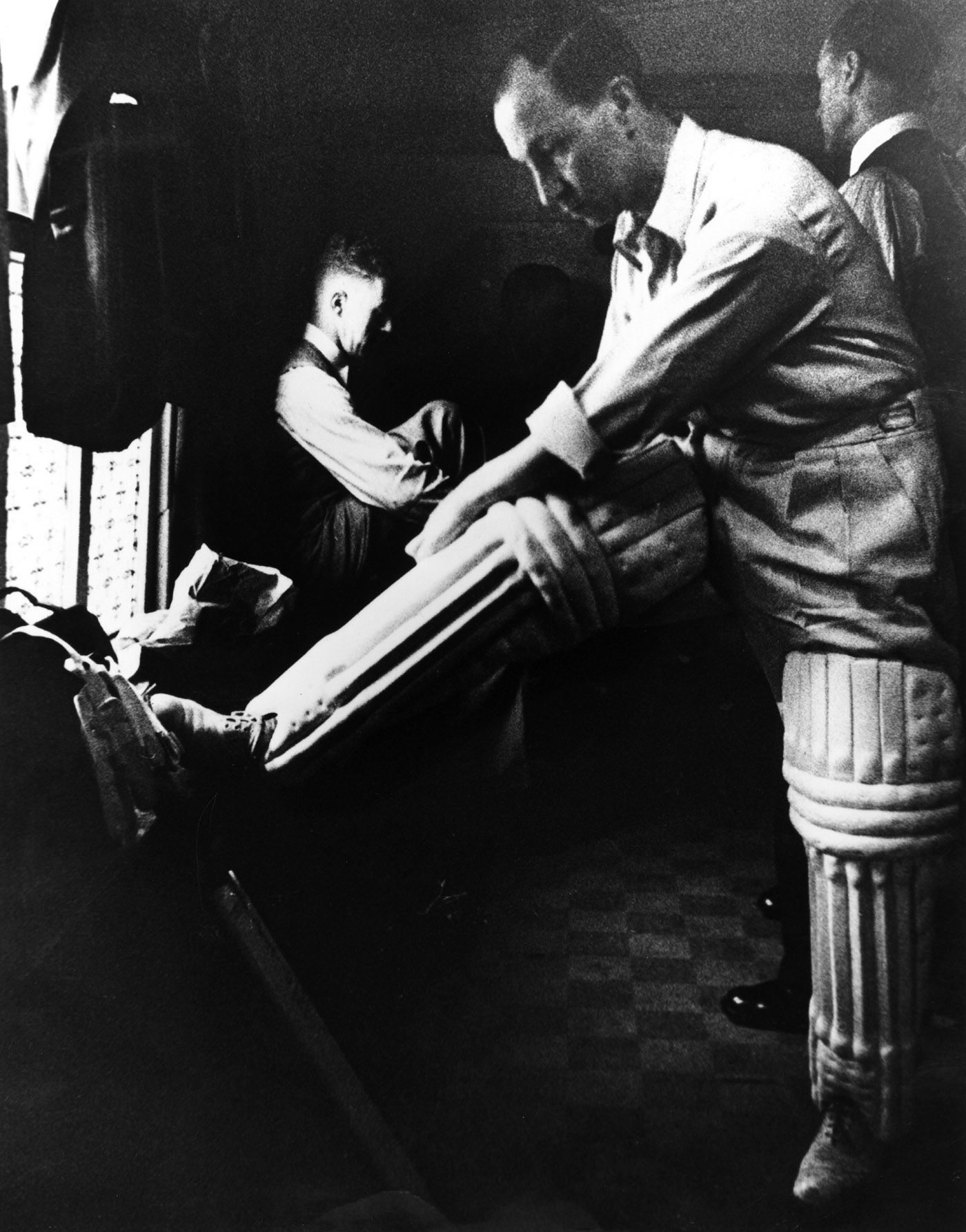 Andy Sandham puts on his pads