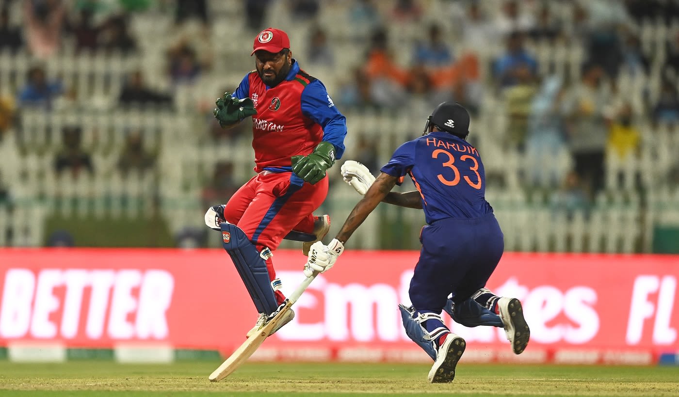 Mohammad Shahzad and Hardik Pandya collide while the batter takes a run