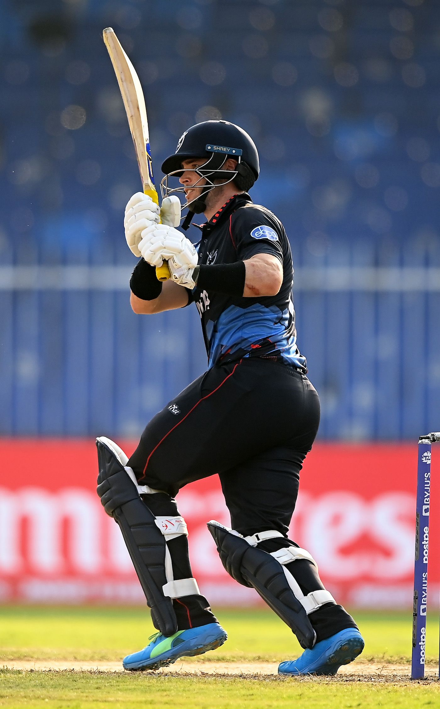 Stephan Baard swings one away