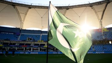 Mohammad Nazir, former Pakistan offspinner and umpire, dies