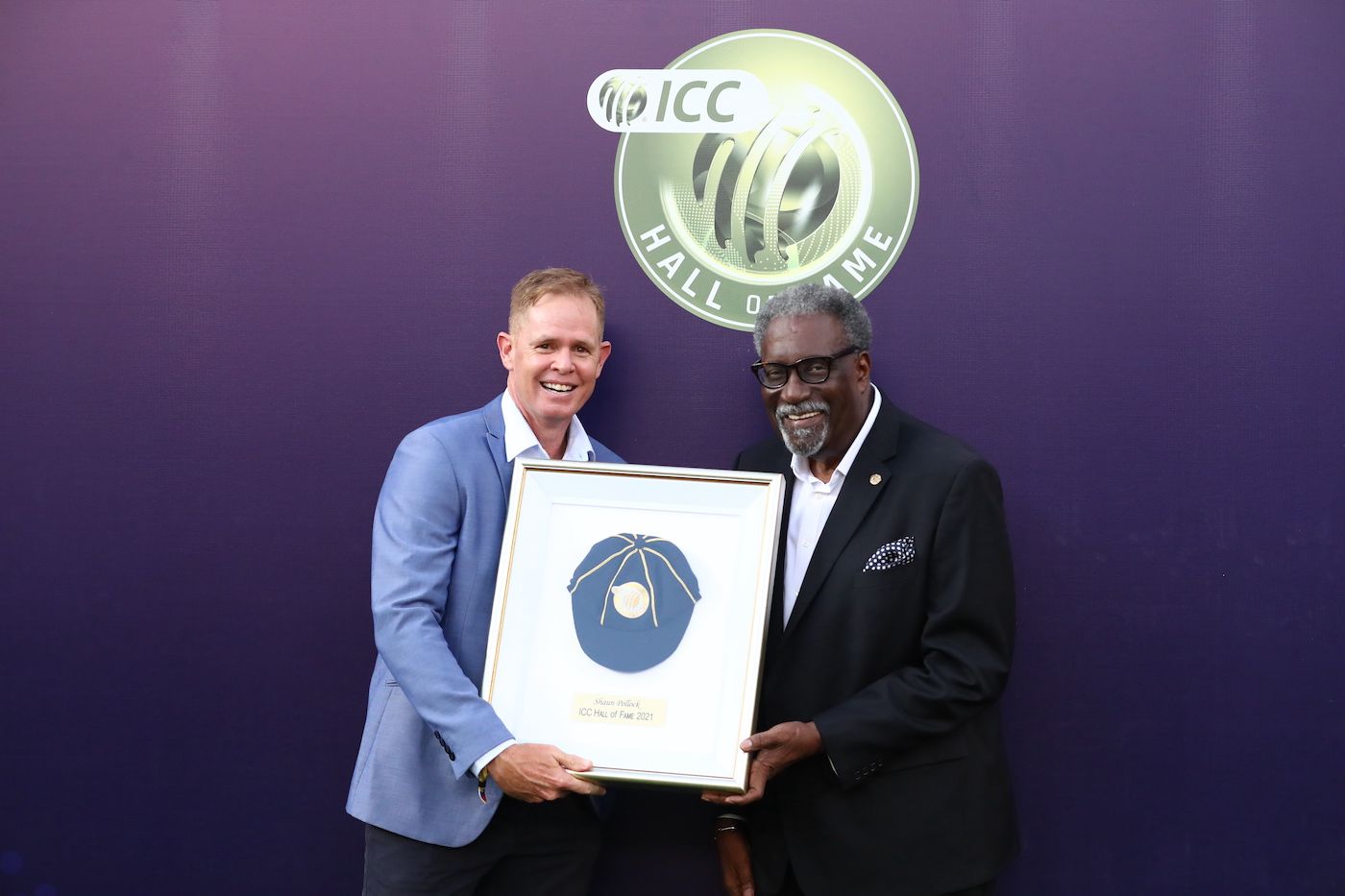 Shaun Pollock receives his ICC Hall of Fame cap from Clive Lloyd
