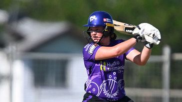 Melbourne Renegades hopes of top spot take a hit, Brisbane Heat suffer costly collapse