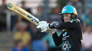 Scorchers hold nerve in final-ball scramble, Strikers complete final four