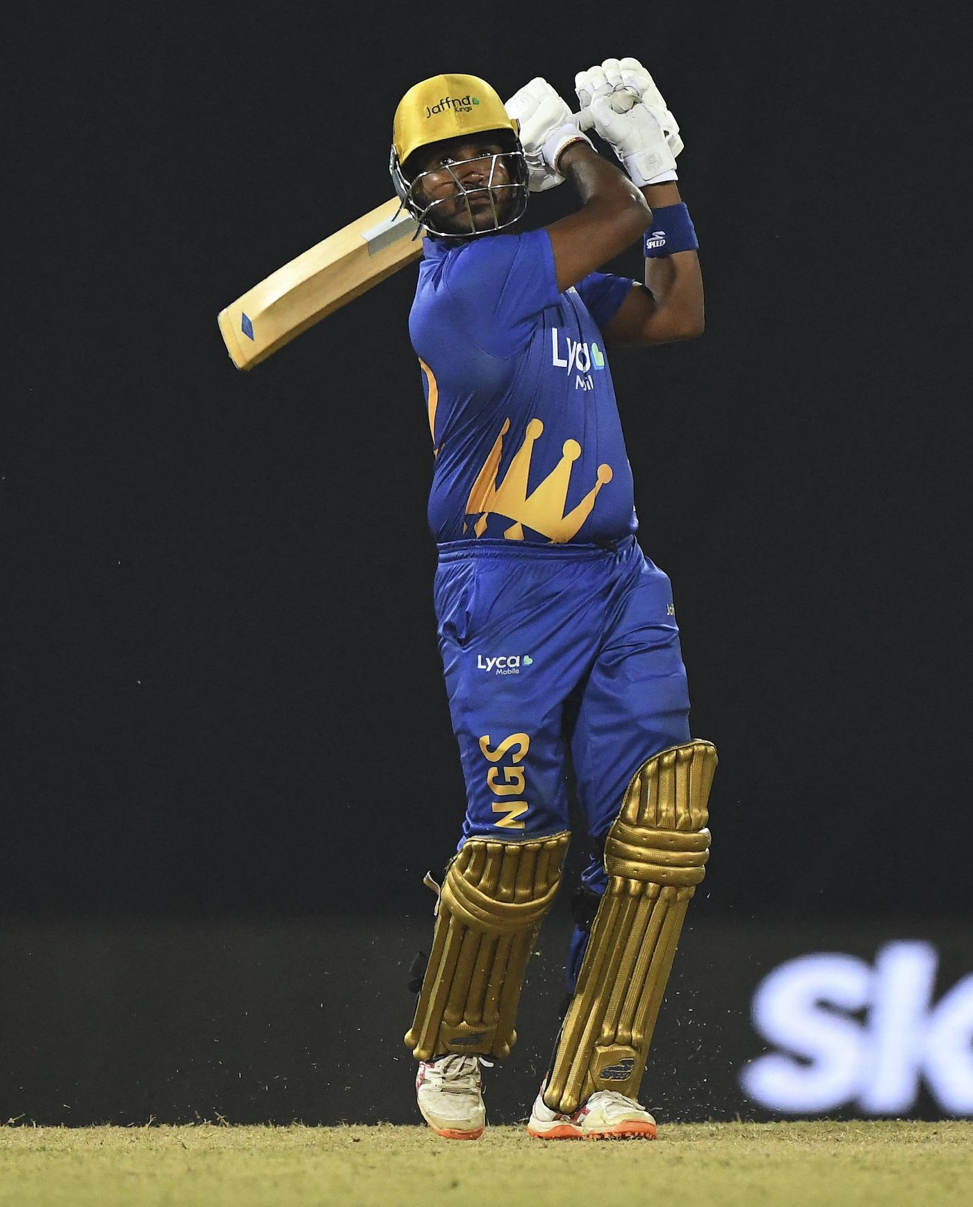 Jaffna Kings' Sammu Ashan slogs down the ground