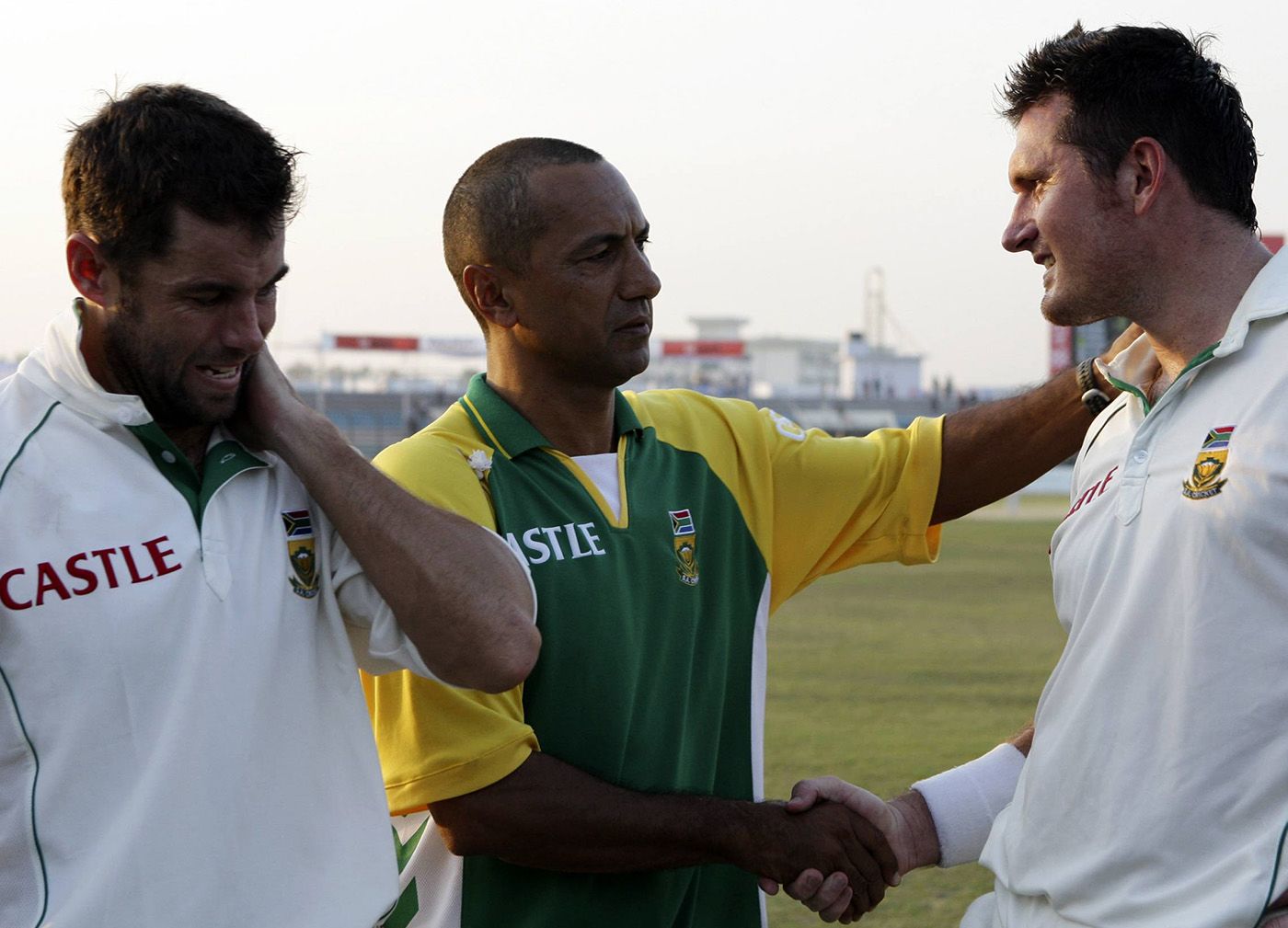 Bowling coach Vincent Barnes congratulates Neil McKenzie and Graeme Smith after their unbroken opening stand of 405