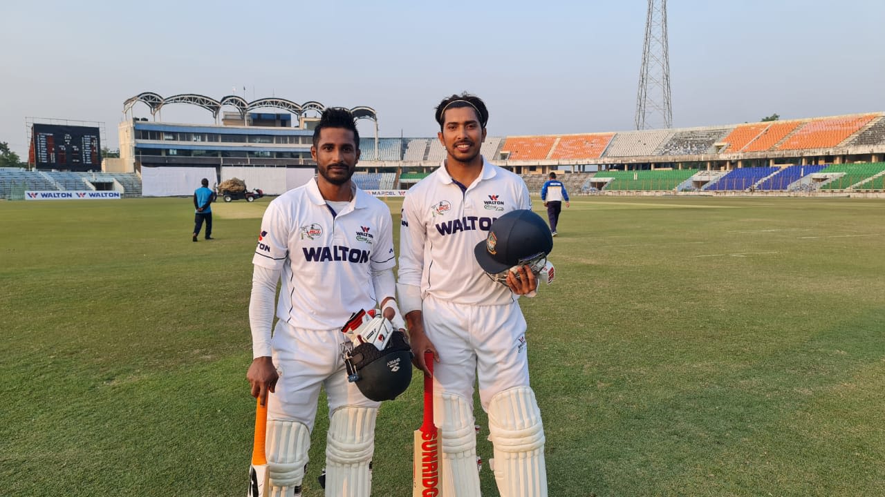 Shuvagata Hom and Soumya Sarkar added 193 for the fifth wicket