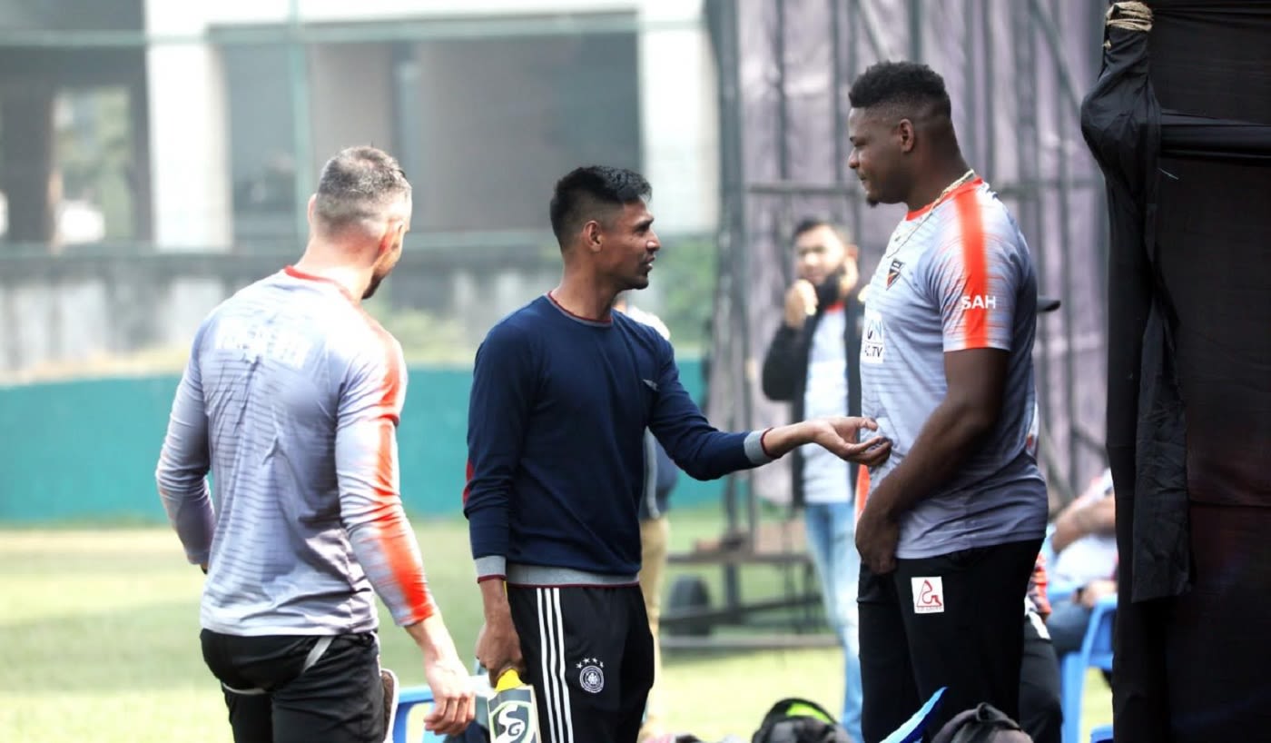 Mustafizur Rahman and Oshane Thomas have chat at training