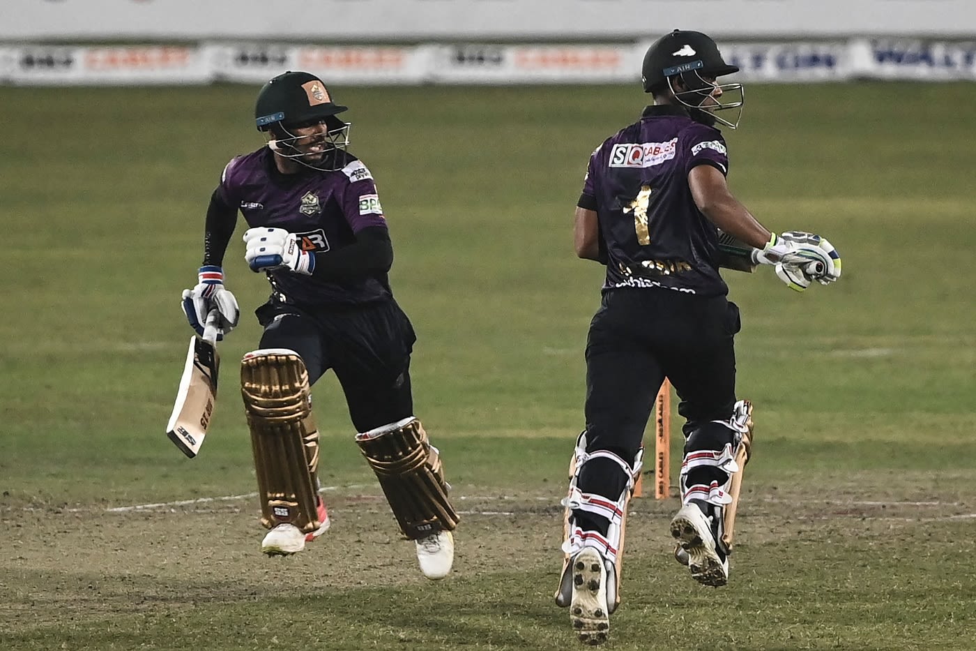 Mehidy Hasan Miraz and Sabbir Rahman run between the wickets