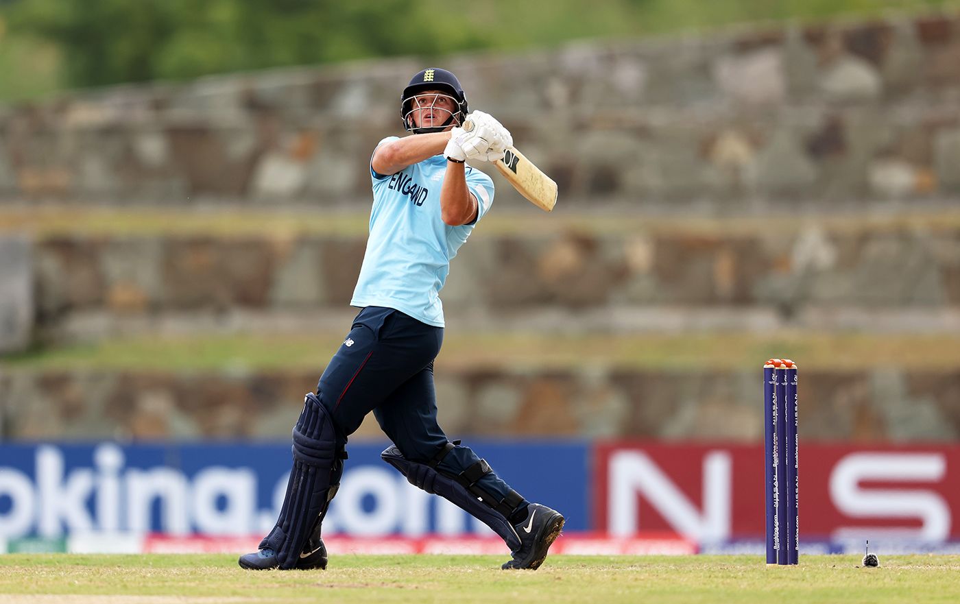 George Thomas swings into a pull