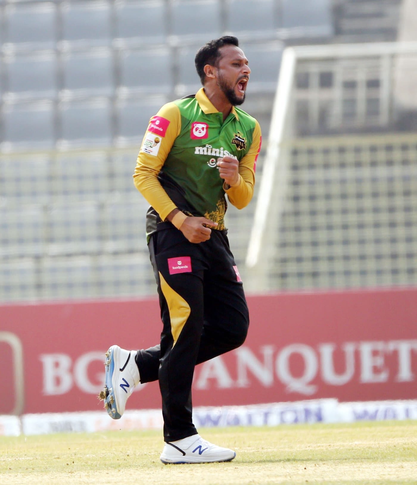 Arafat Sunny finished with figures of 3-1-15-2