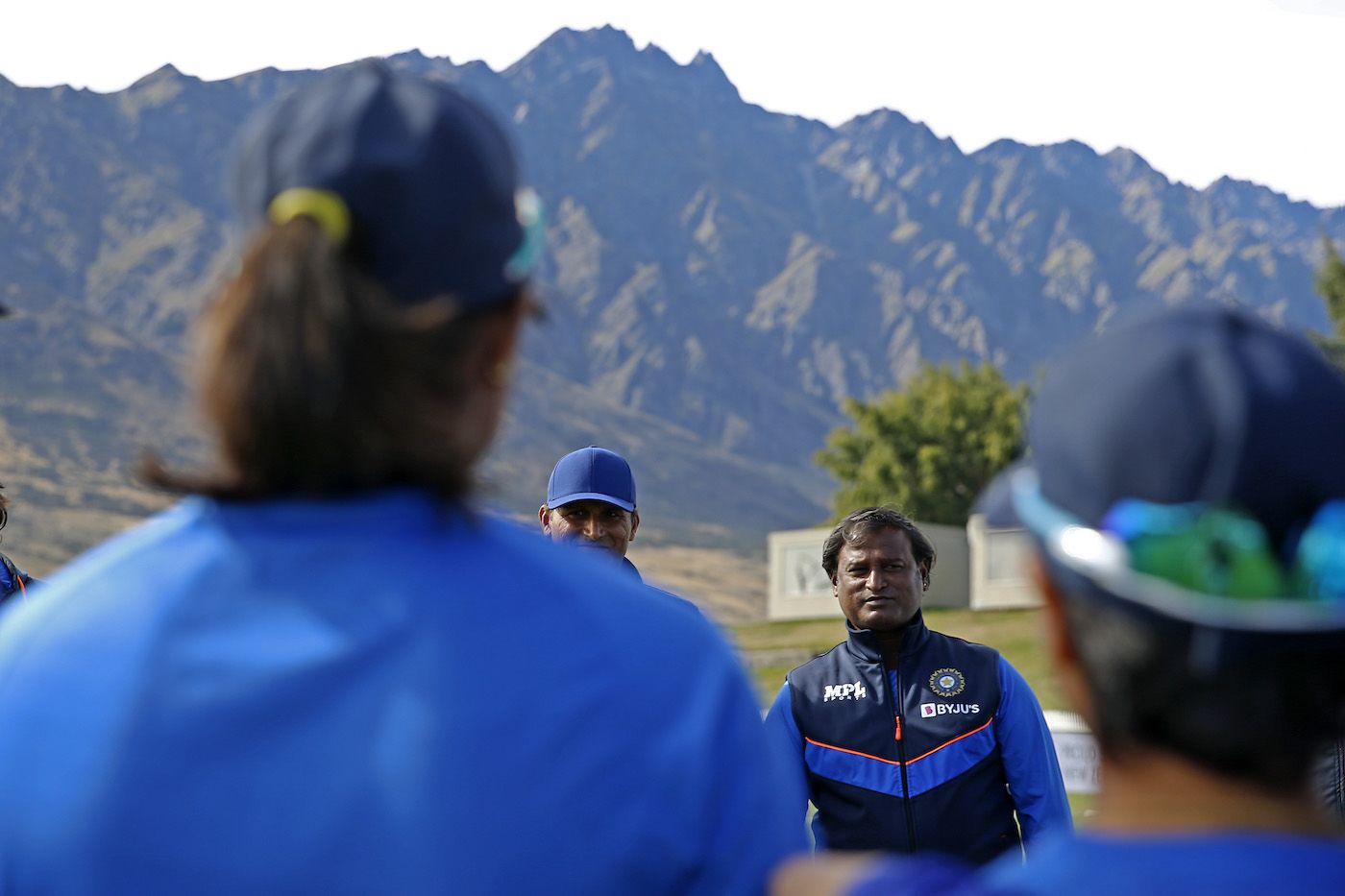 Ramesh Pawar has a chat with the India team