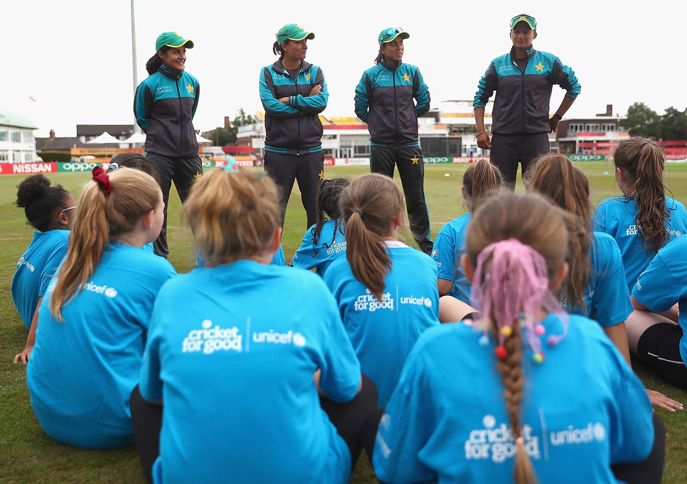 Javeria Khan, Sana Mir, Nain Abidi and Asmavia Iqbal talk to school kids at an ICC event