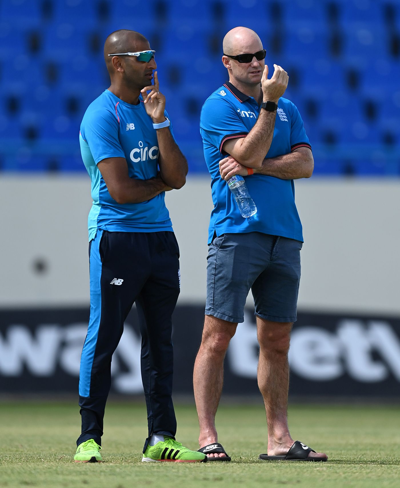 Mo Bobat and Andrew Strauss chat at England training