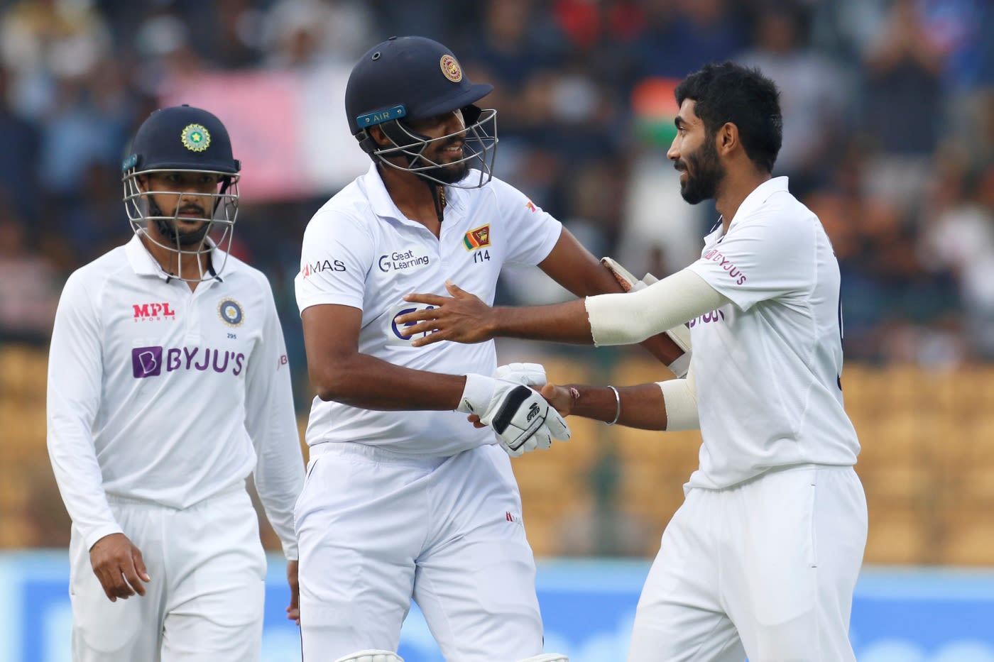 The retiring Suranga Lakmal is congratulated by Jasprit Bumrah before he walks off the ground for the last time
