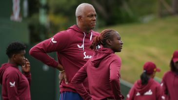 Courtney Walsh named consultant for Zimbabwe women