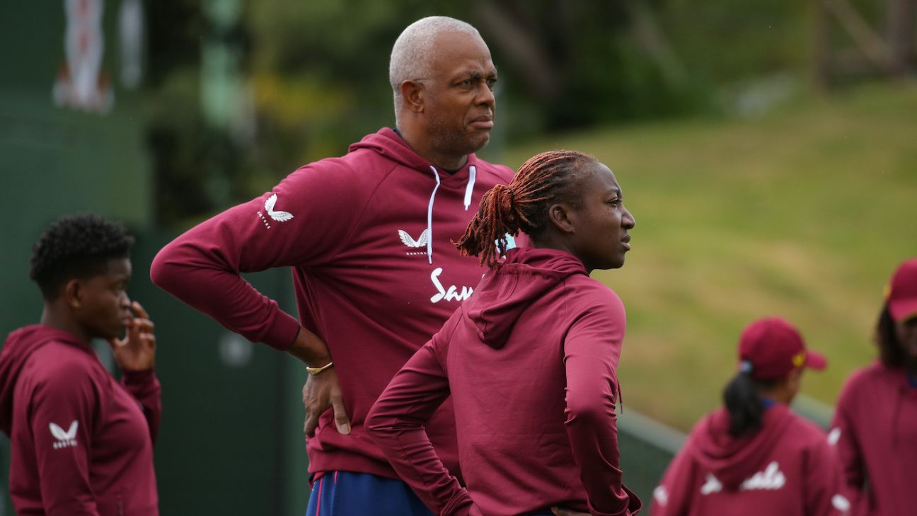 CWI not to renew Courtney Walsh's contract as head coach of West Indies women's team