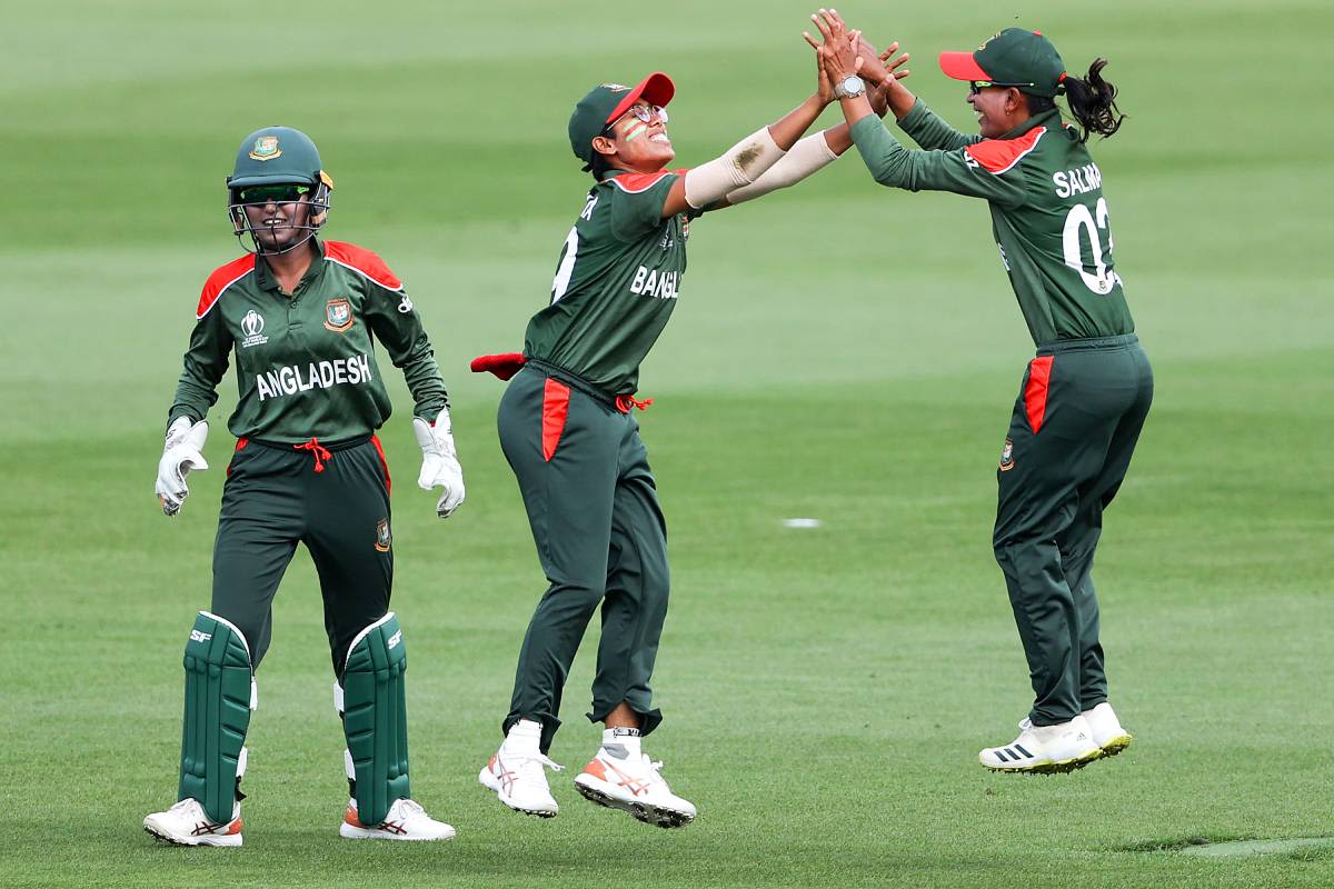 Fargana Hoque and Salma Khatun celebrate Mithali Raj's dismissal