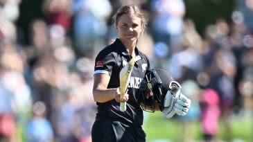 Suzie Bates century, Hannah Rowe five-for help New Zealand seal win over Pakistan