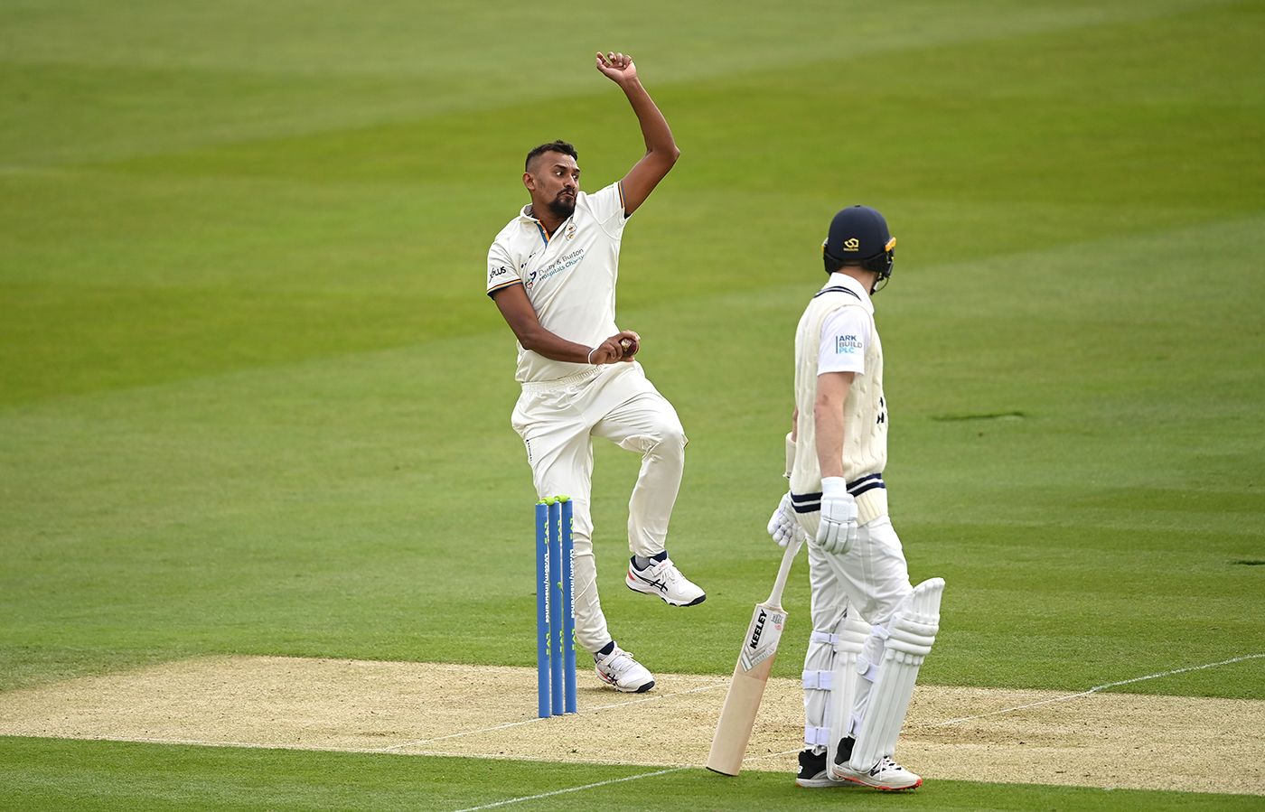 Suranga Lakmal struck early on his Derbyshire debut