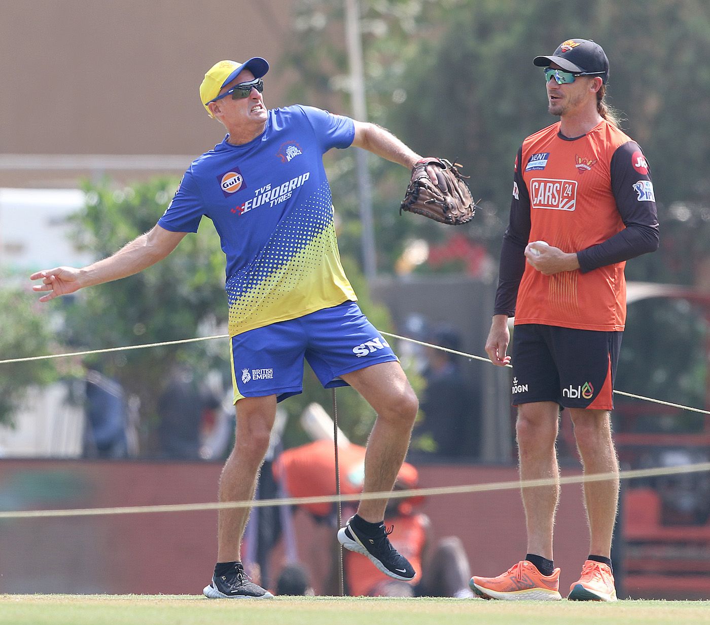 No idea what Mike Hussey is trying to say, but it seems to have amused Dale Steyn