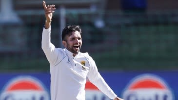 Middlesex bring in Keshav Maharaj for Championship, Blast stint