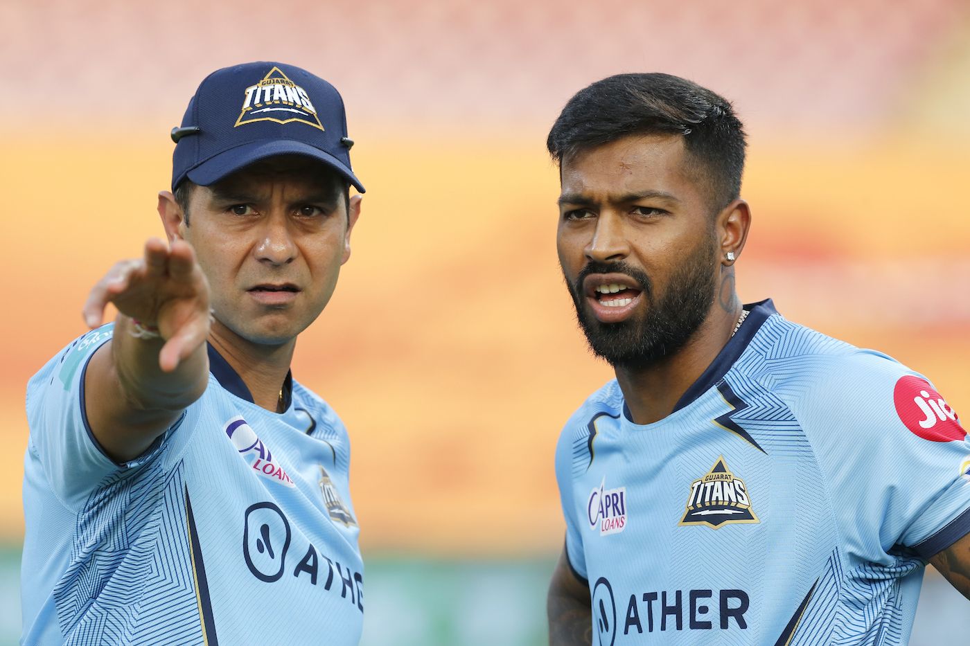Vikram Solanki and Hardik Pandya thrash out their plans