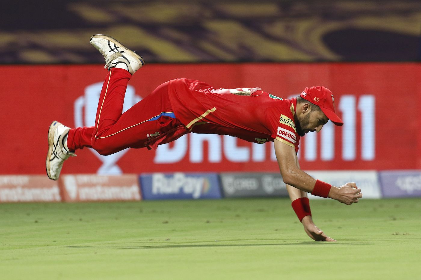 Rishi Dhawan took a sharp catch at the midwicket boundary to send Mitchell Marsh on his way