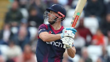 Chris Lynn extends fine form to power Northants run chase
