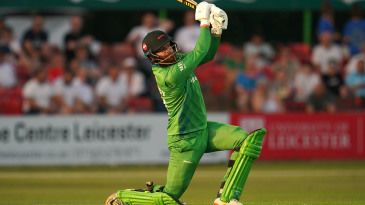 Arron Lilley makes light work of modest chase as Leicestershire roll Rapids