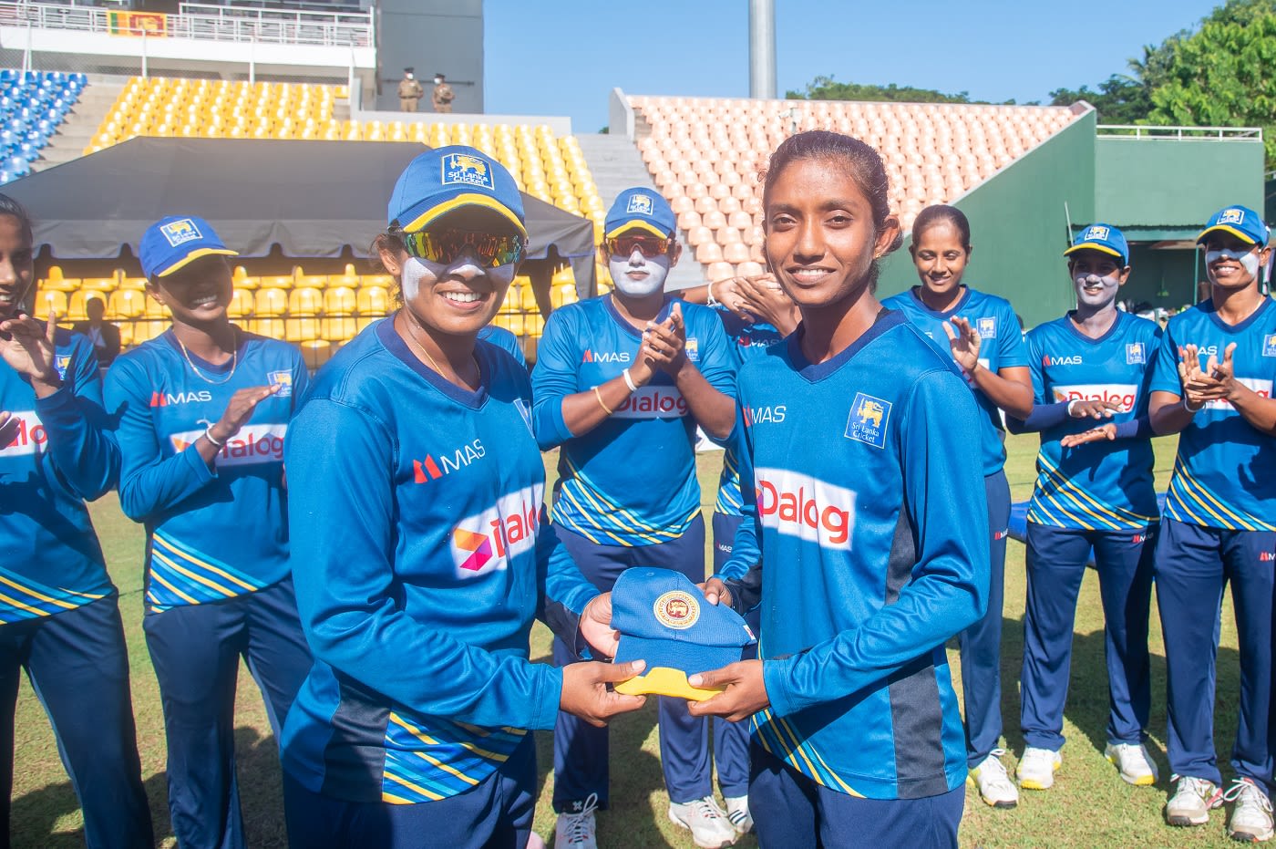 Oshadi Ranasinghe presents Rashmi de Silva with her ODI cap