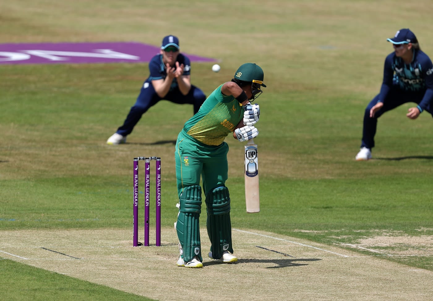 Lara Goodall edged a Katherine Brunt to Heather Knight at first slip