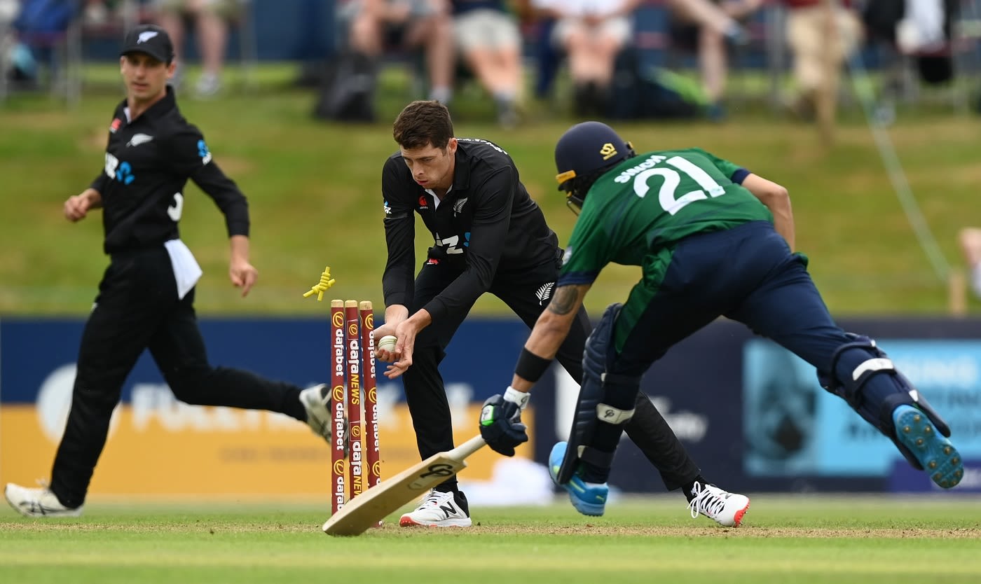 Mitchell Santner runs Simi Singh out