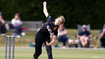 Coppack five-for sets up Surrey rout of Warwickshire