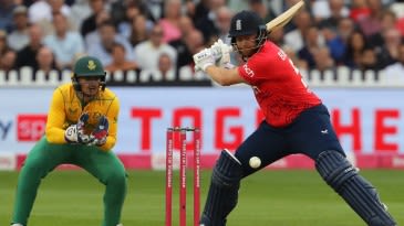 What is the record for the most sixes in a T20I innings?
