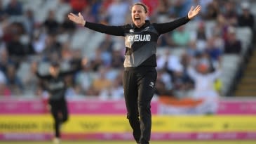 Tahuhu, Bezuidenhout return to NZC contract list