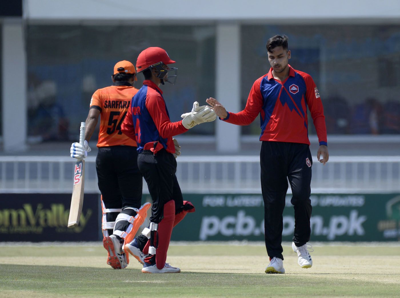 Mehran Mumtaz celebrates with Umair Masood after dismissing Sarfaraz Ahmed