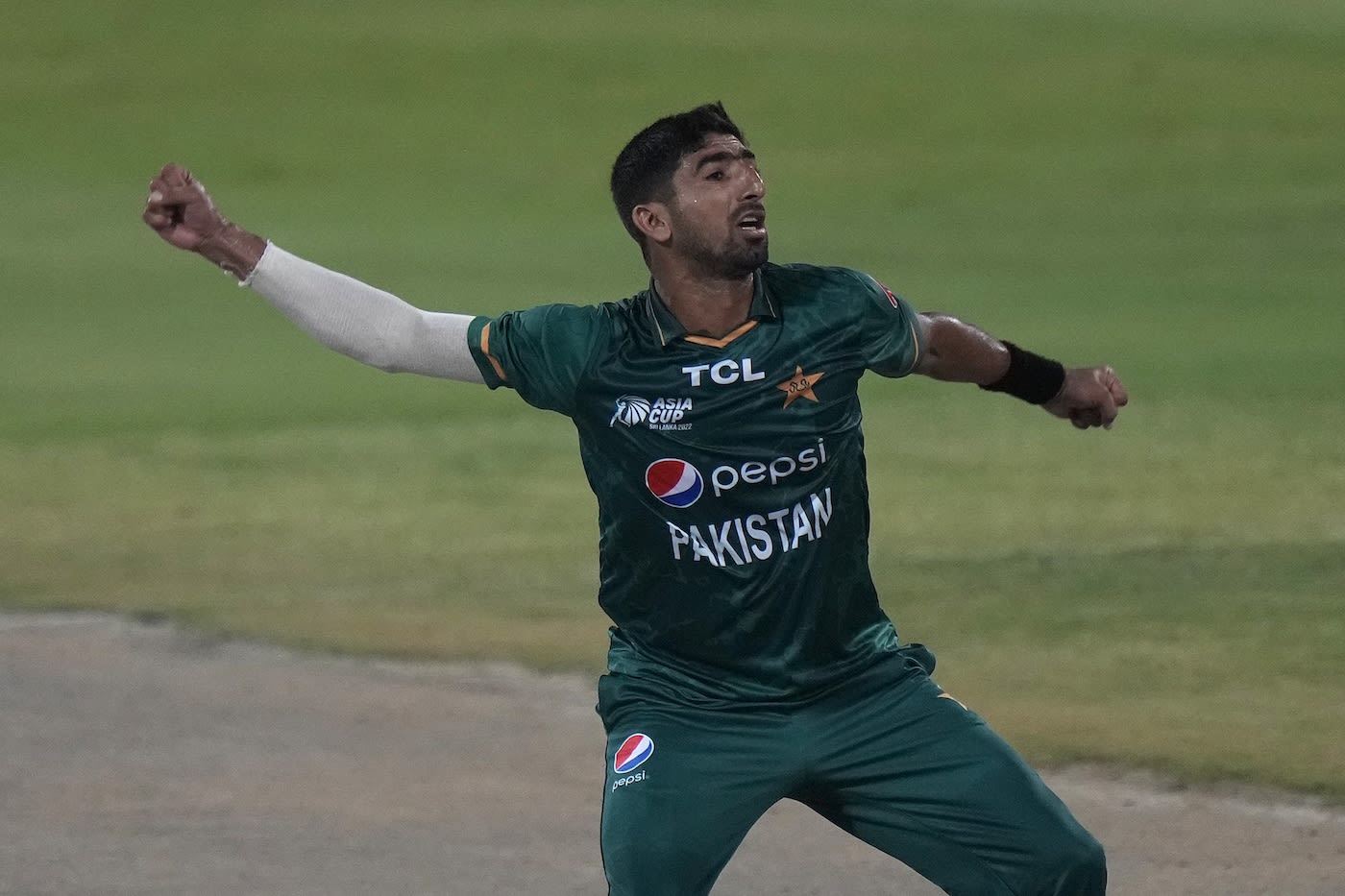 Shahnawaz Dahani celebrates after dismissing Yasim Murtaza