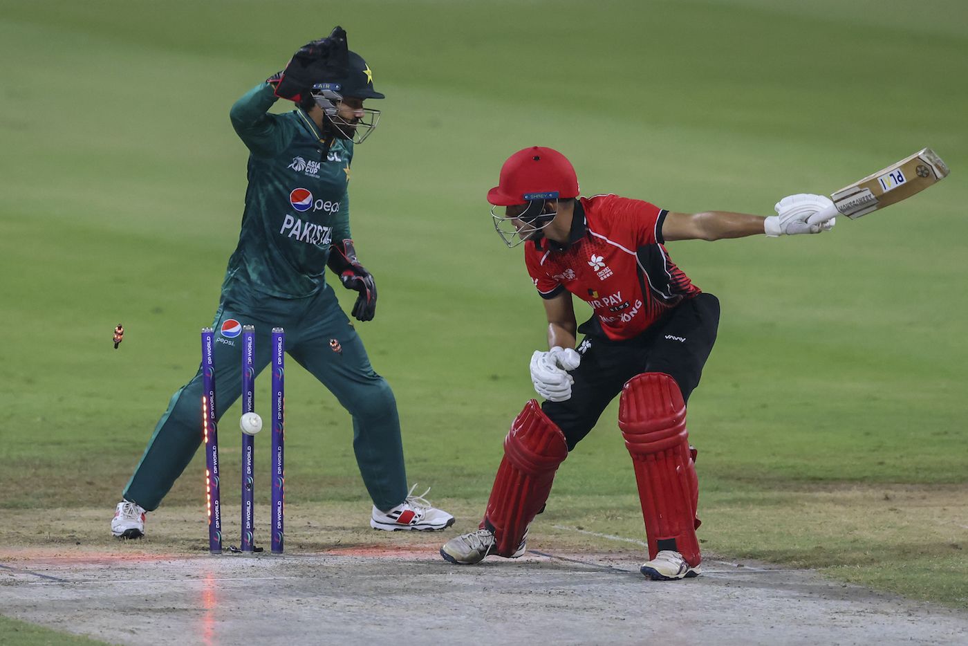 Aizaz Khan gets bowled by Shadab Khan