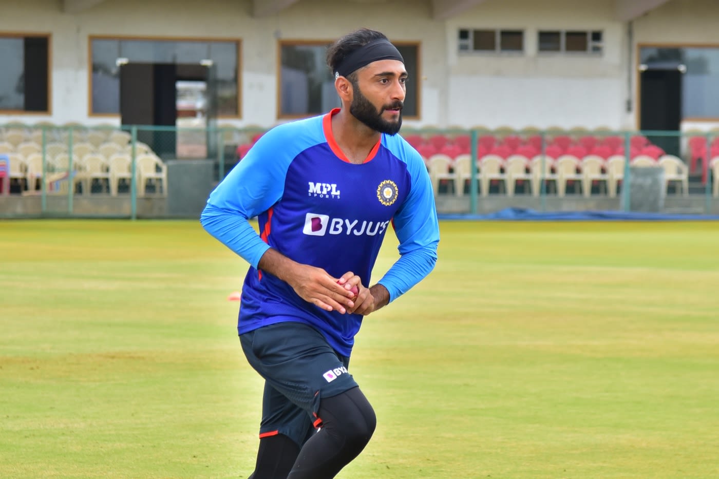 Arzan Nagwaswalla bowls in the nets