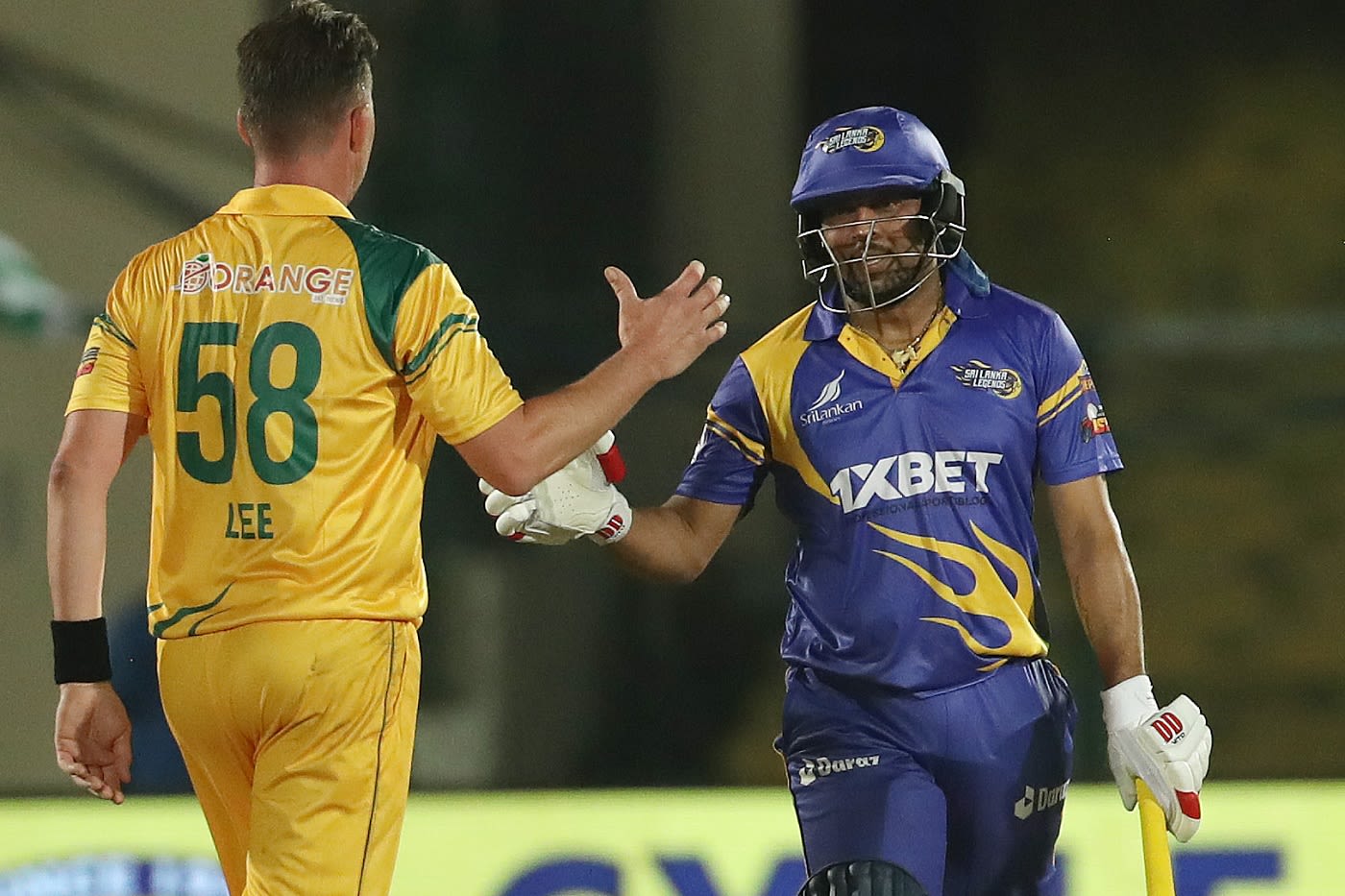 Brett Lee congratulates Tillakaratne Dilshan for bringing up the first century of the new season