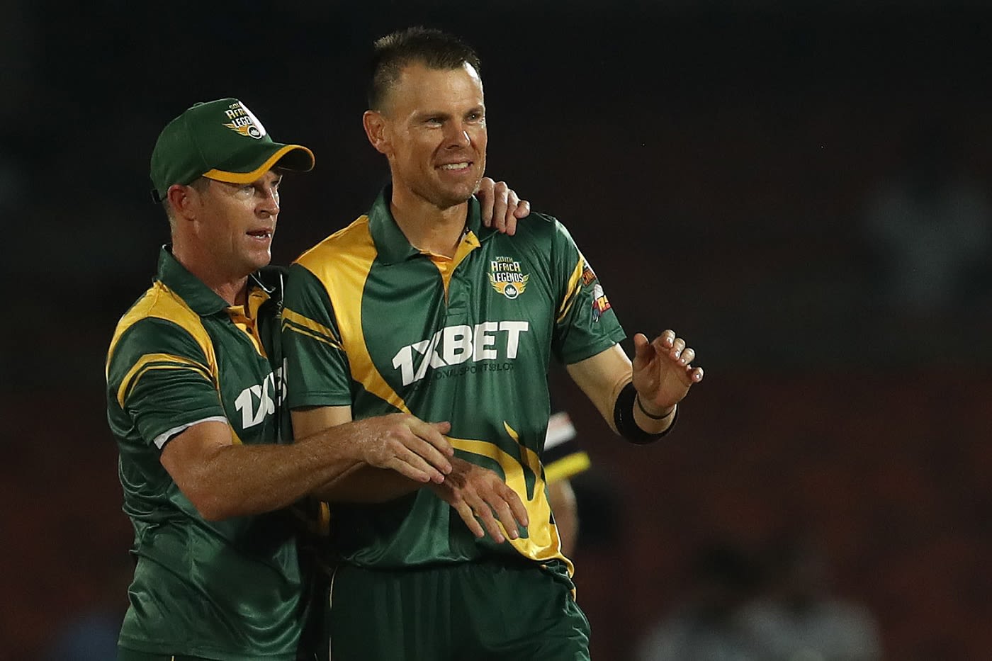Johan Botha and Jonty Rhodes celebrate a wicket together