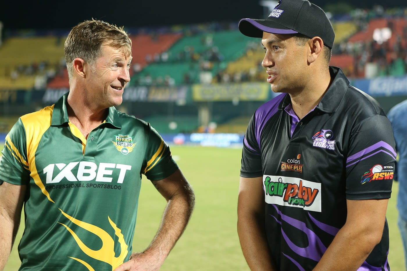 Jonty Rhodes and Ross Taylor share a laugh after the game