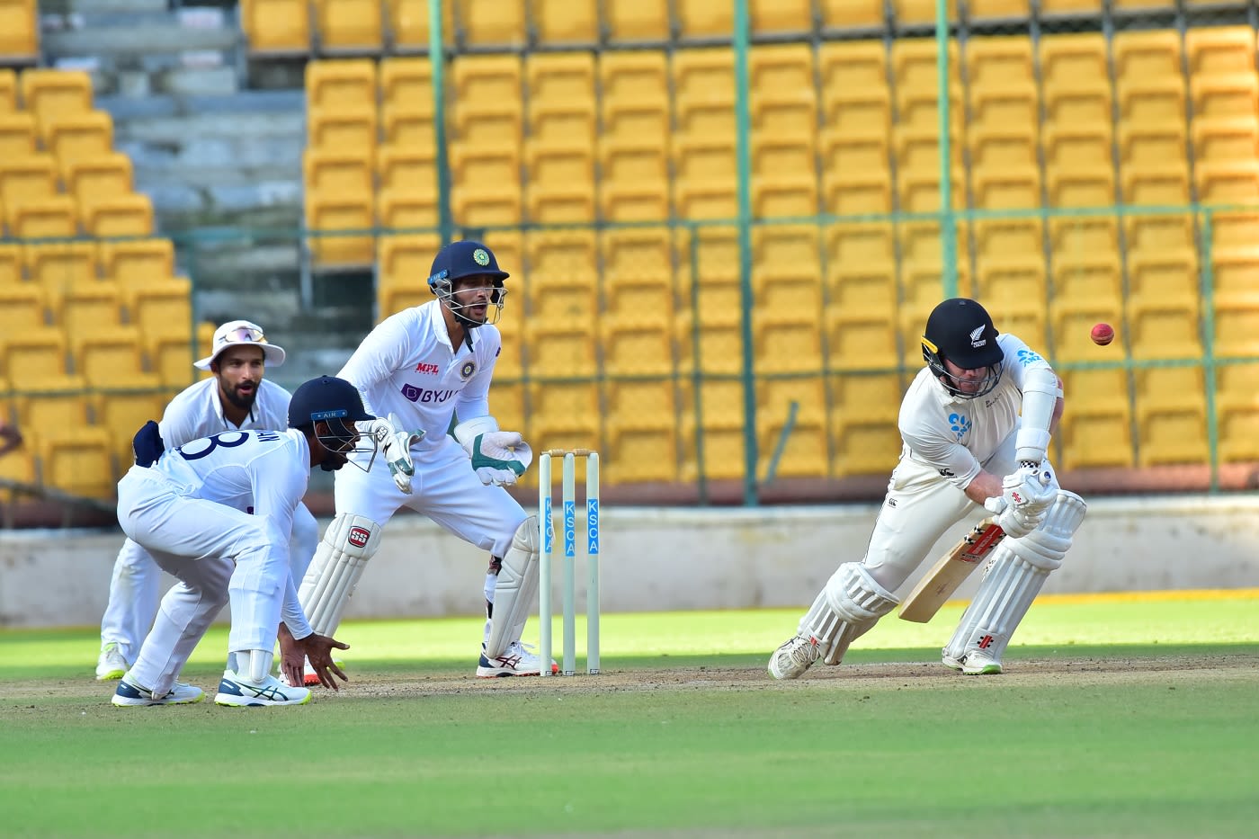Joe Carter defends his way to another century