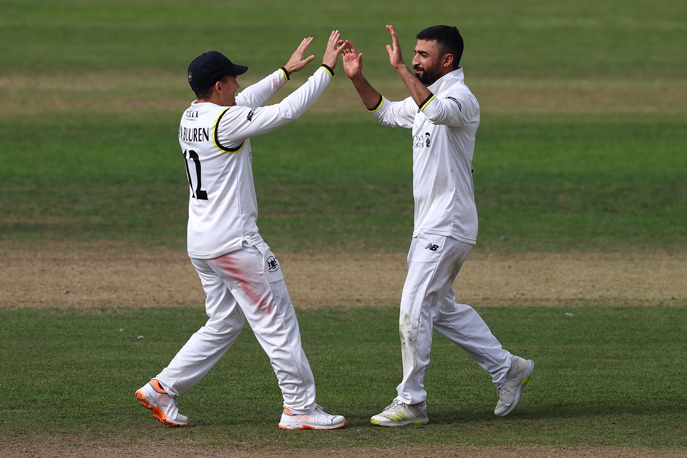Zafar Gohar gets a pair of high fives