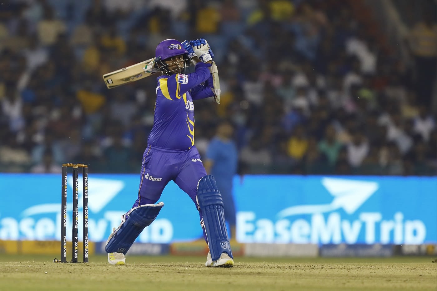 Ishan Jayaratne kept his team in the hunt