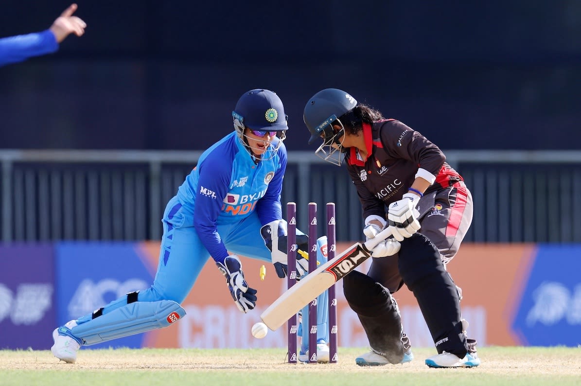 Natasha Cherriath loses her stumps to Rajeshwari Gayakwad