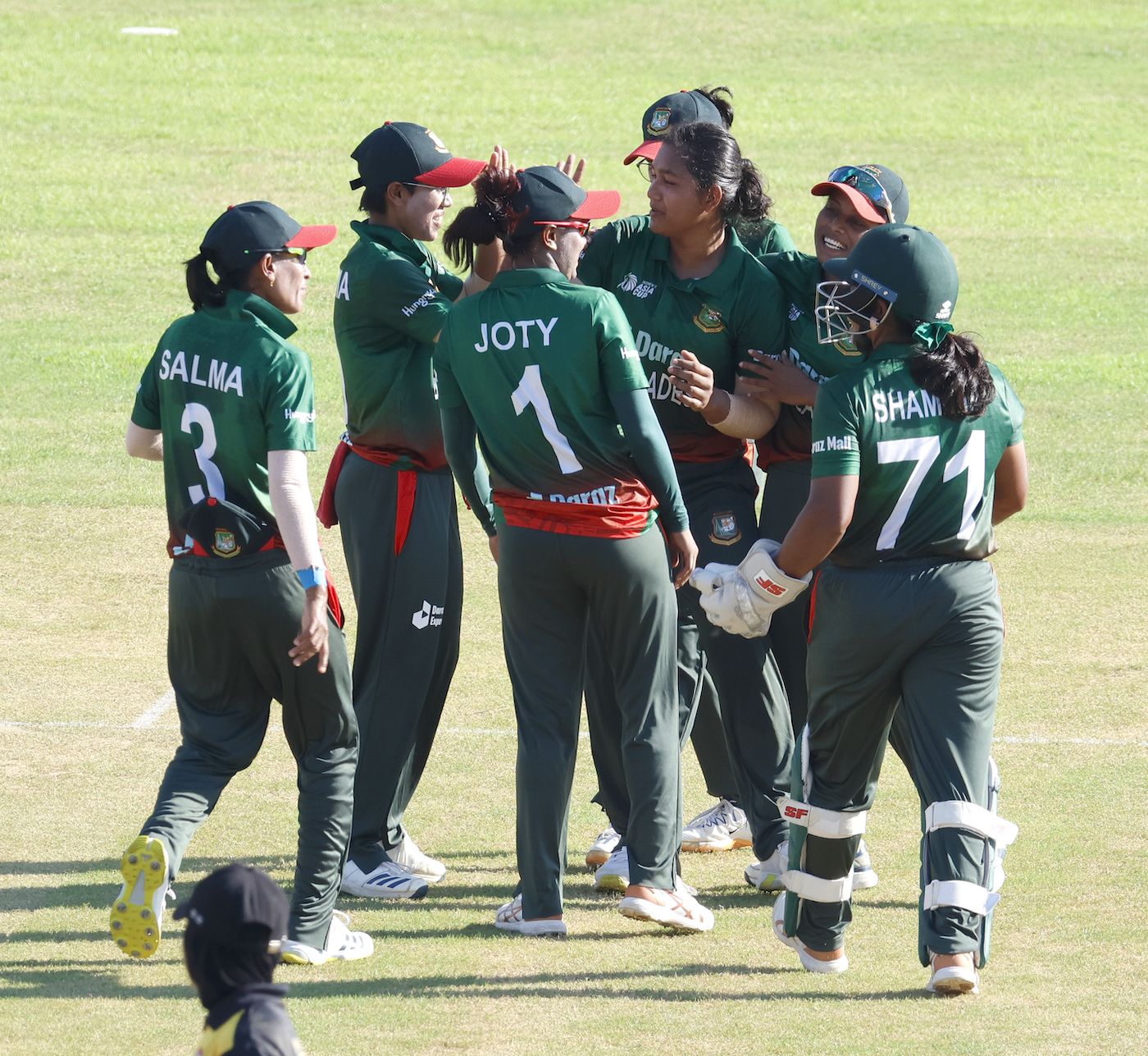 Fariha Trisna celebrates after sending back Mas Elysa