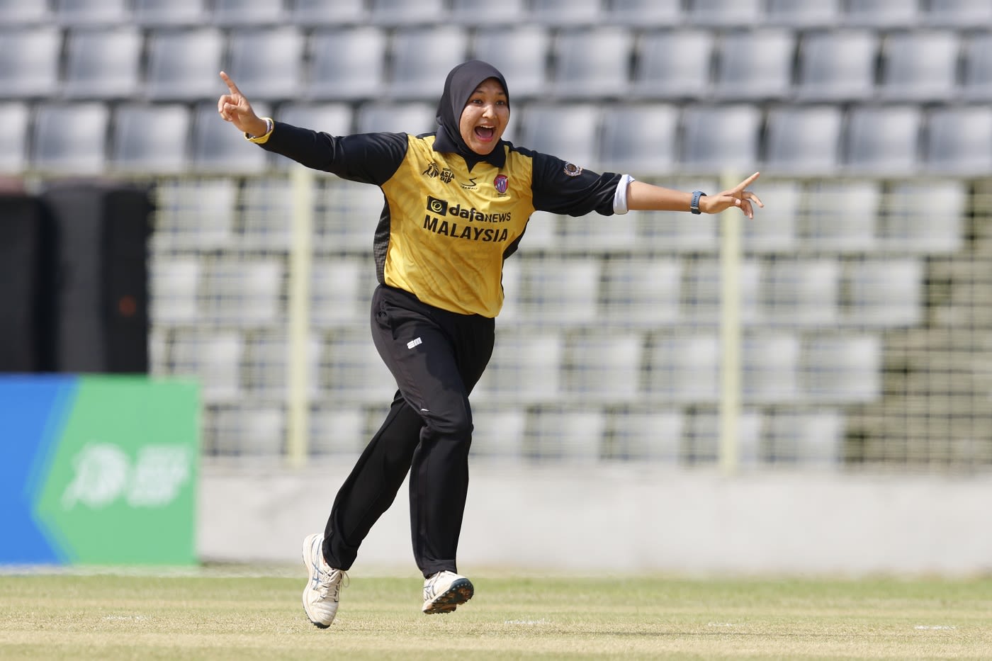 Ainna Hamizah Hashim celebrates dismissing Chamari Athapaththu