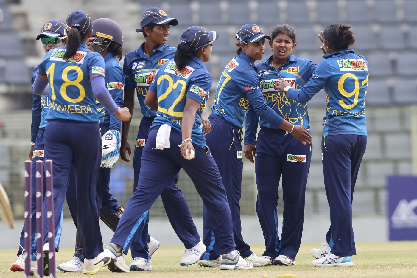 Sri Lanka celebrate after Oshadi Ranasinghe dismissed Murshida Khatun